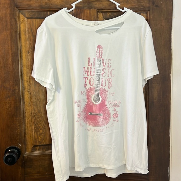 Maurice’s graphic tee - Picture 2 of 6